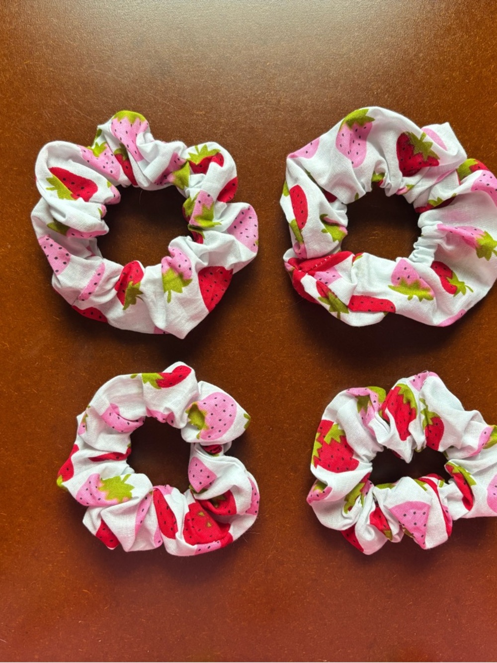 🍓 Scrunchies – Perfect for All Hair Types 🍓